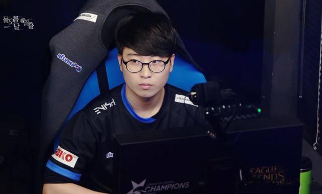 仅展现了他 仅展现了他