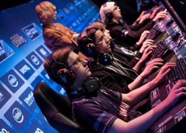 住红魔的攻 住红魔的攻